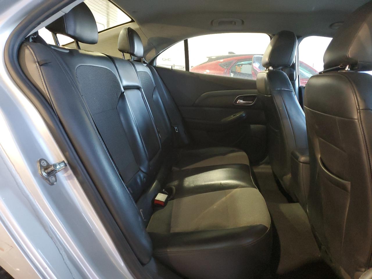 2016 Chevrolet Malibu - Image 10