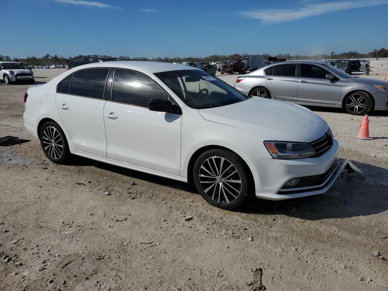 2016 Volkswagen Jetta - Image 4