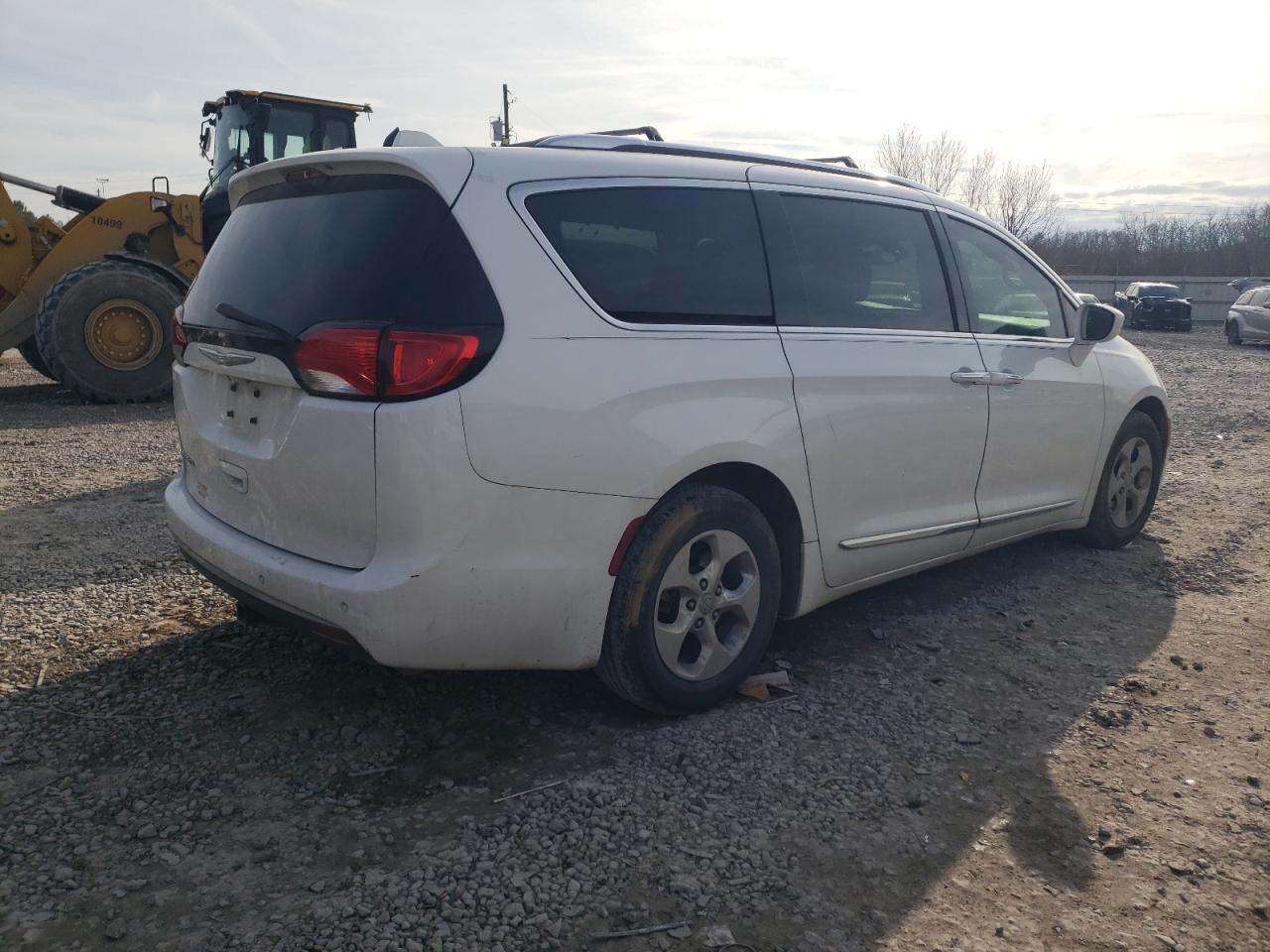 2017 Chrysler Pacifica - Image 3