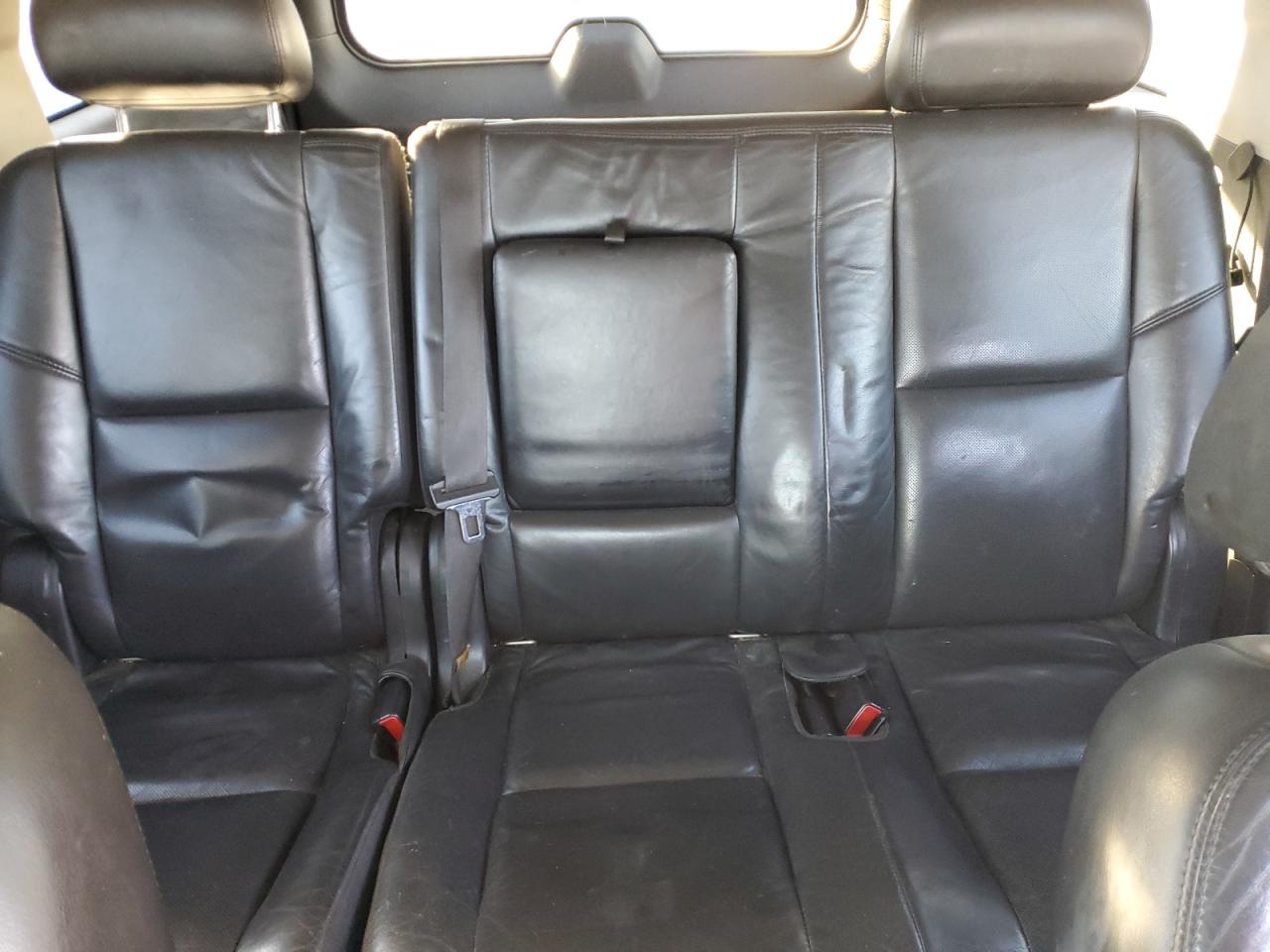 2009 Cadillac Escalade - Image 10