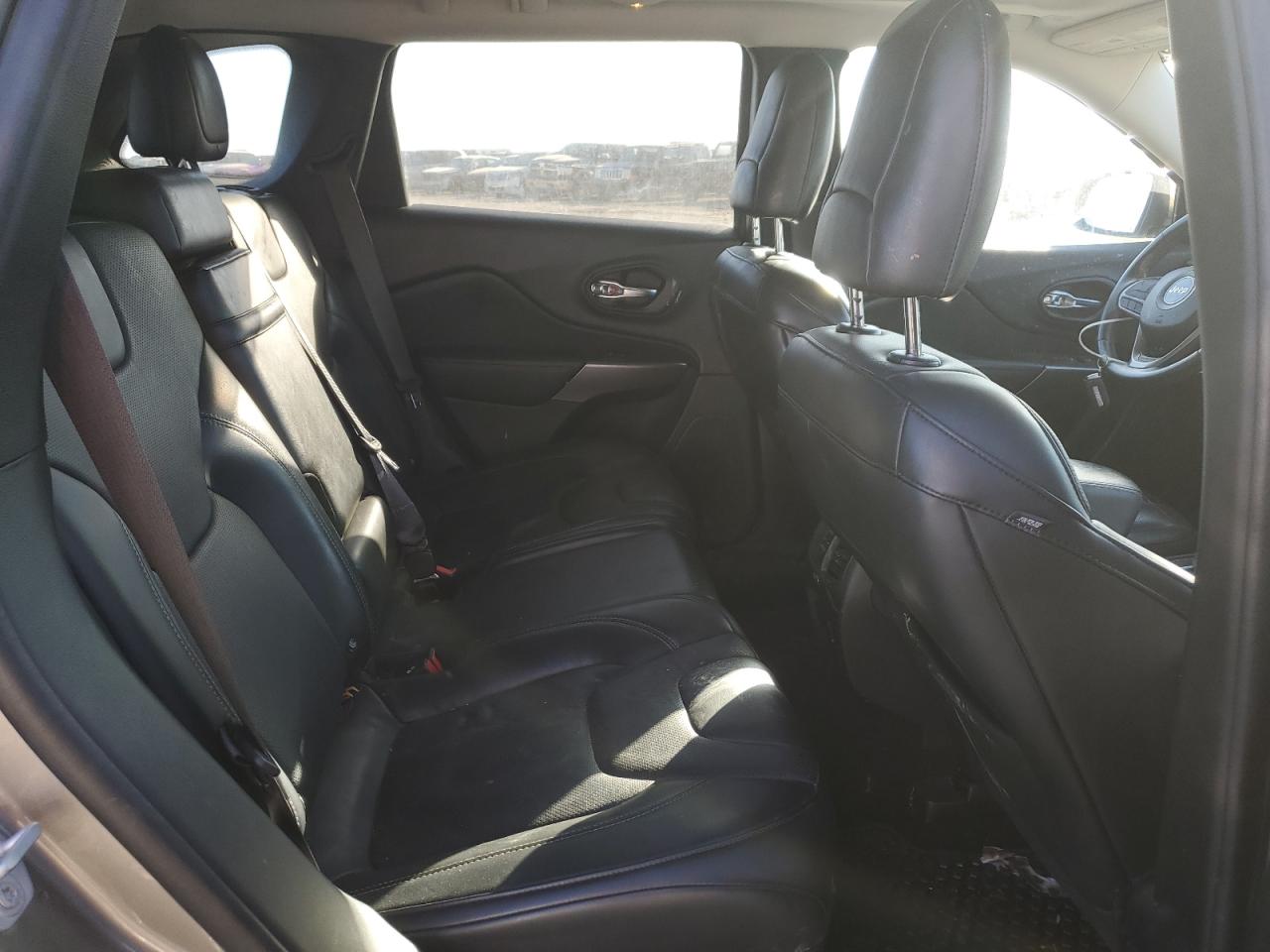 2019 Jeep Grand Cherokee - Image 11
