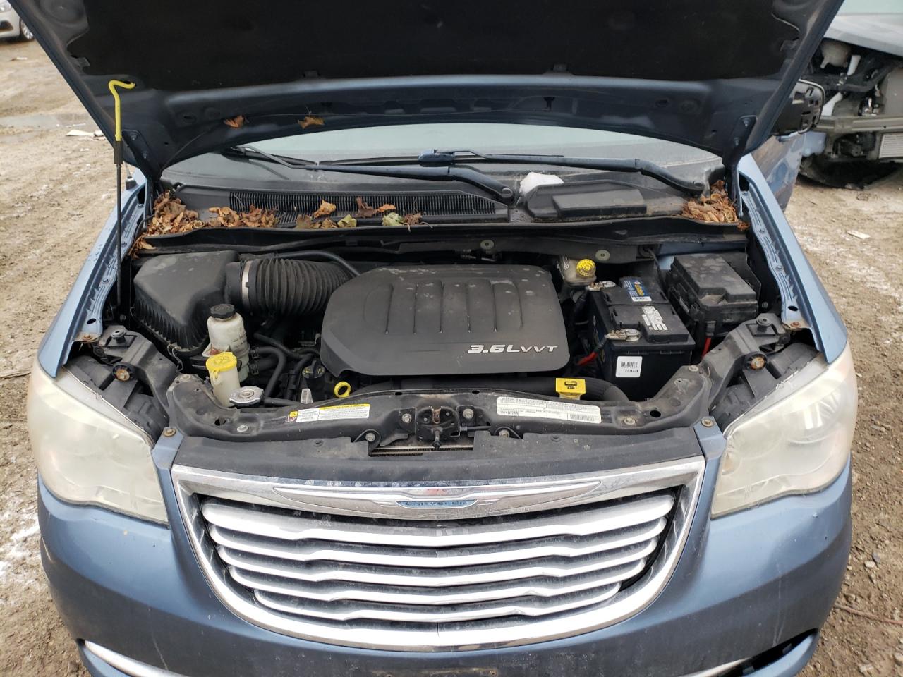 2012 Chrysler Town & Country - Image 12