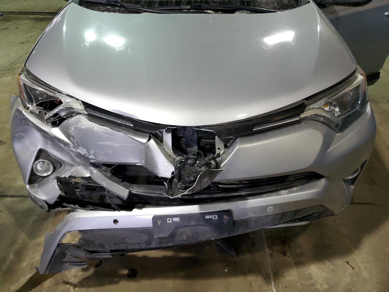 2018 Toyota RAV 4 - Image 12