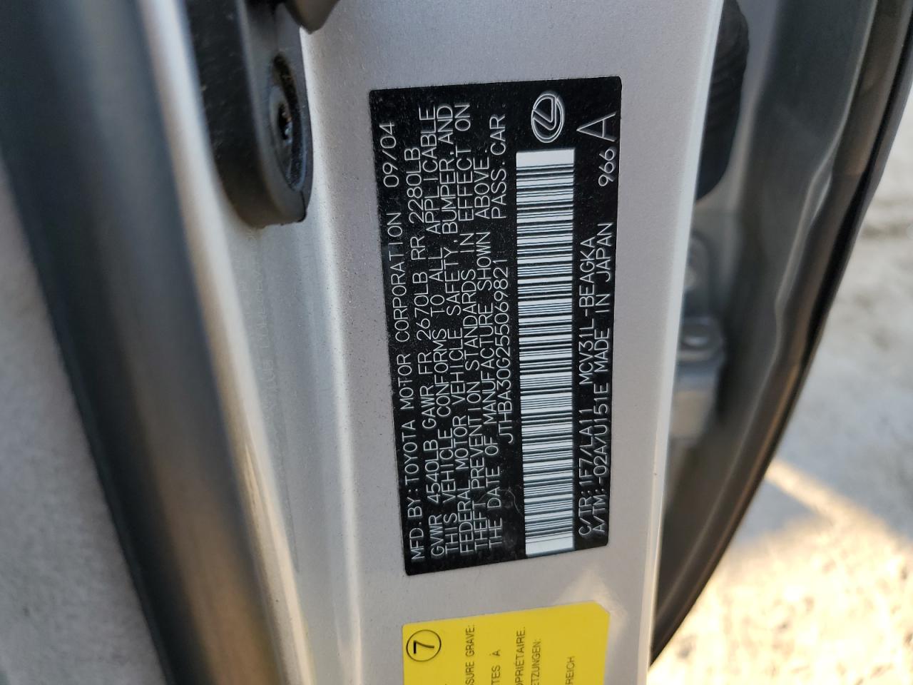 2005 Lexus ES - Image 12
