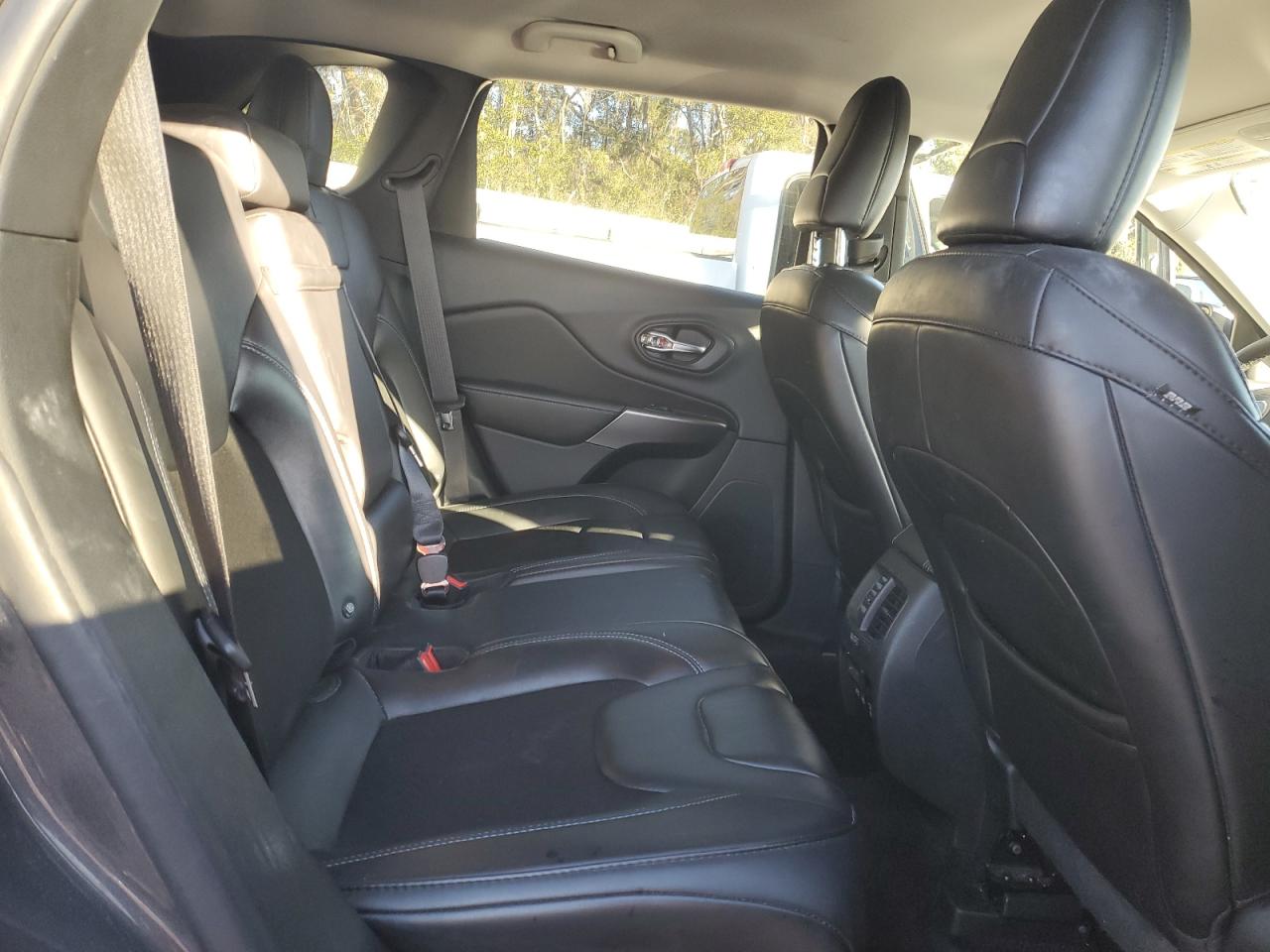2019 Jeep Grand Cherokee - Image 11