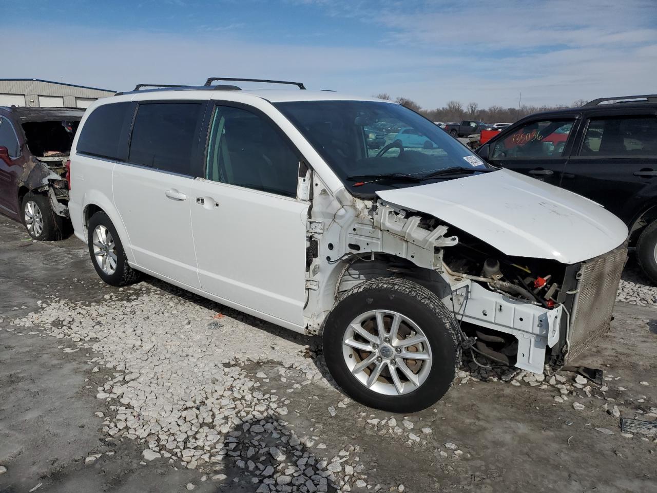 2018 Dodge Caravan - Image 4