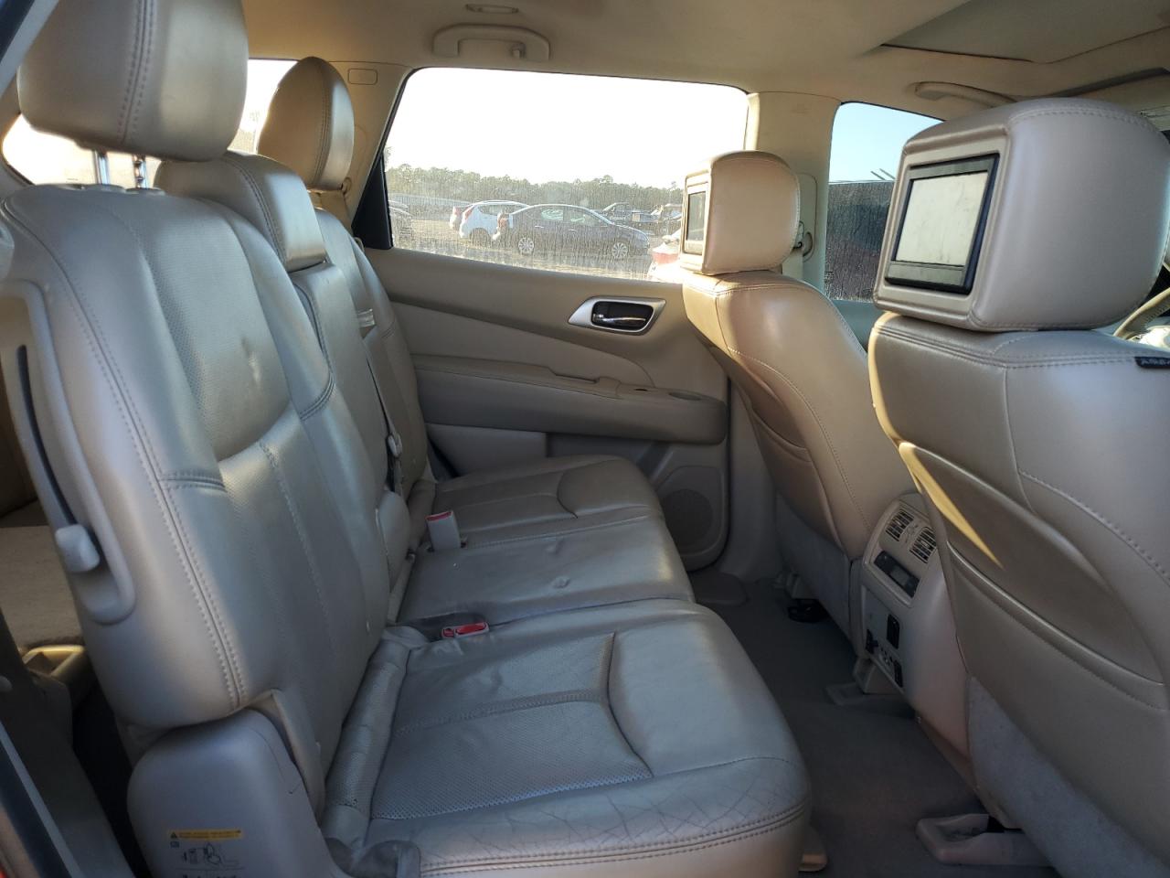 2014 Nissan Pathfinder - Image 11