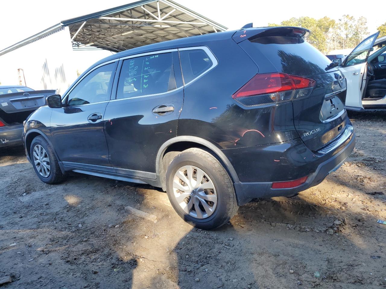 2018 Nissan Rogue - Image 2