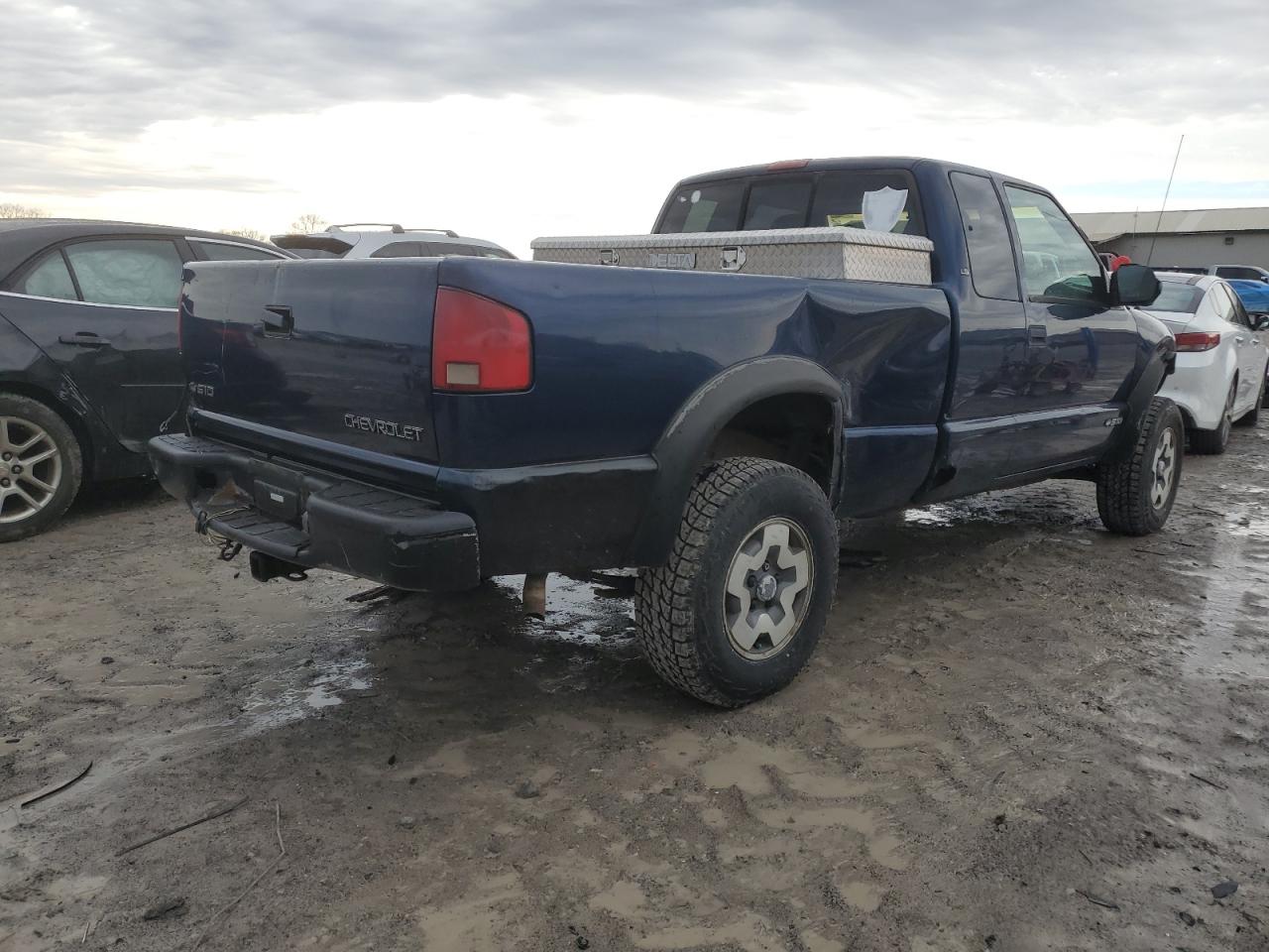 1999 Chevrolet S-10 Pickup - Image 3