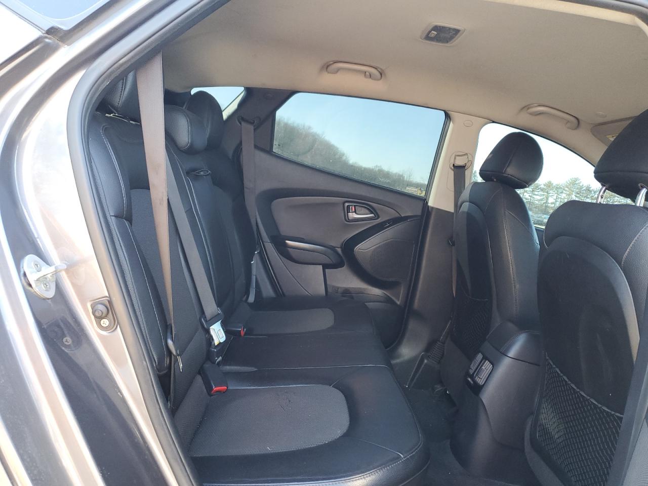 2015 Hyundai Tucson - Image 12