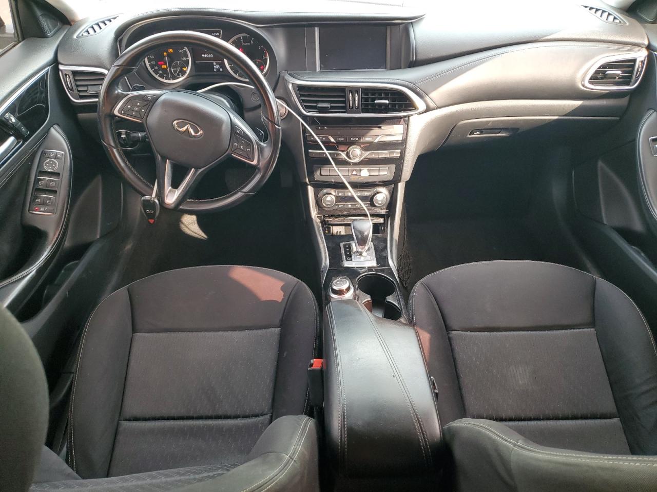 VIN SJKCH5CP9HA038941 2017 INFINITI QX30 no.8