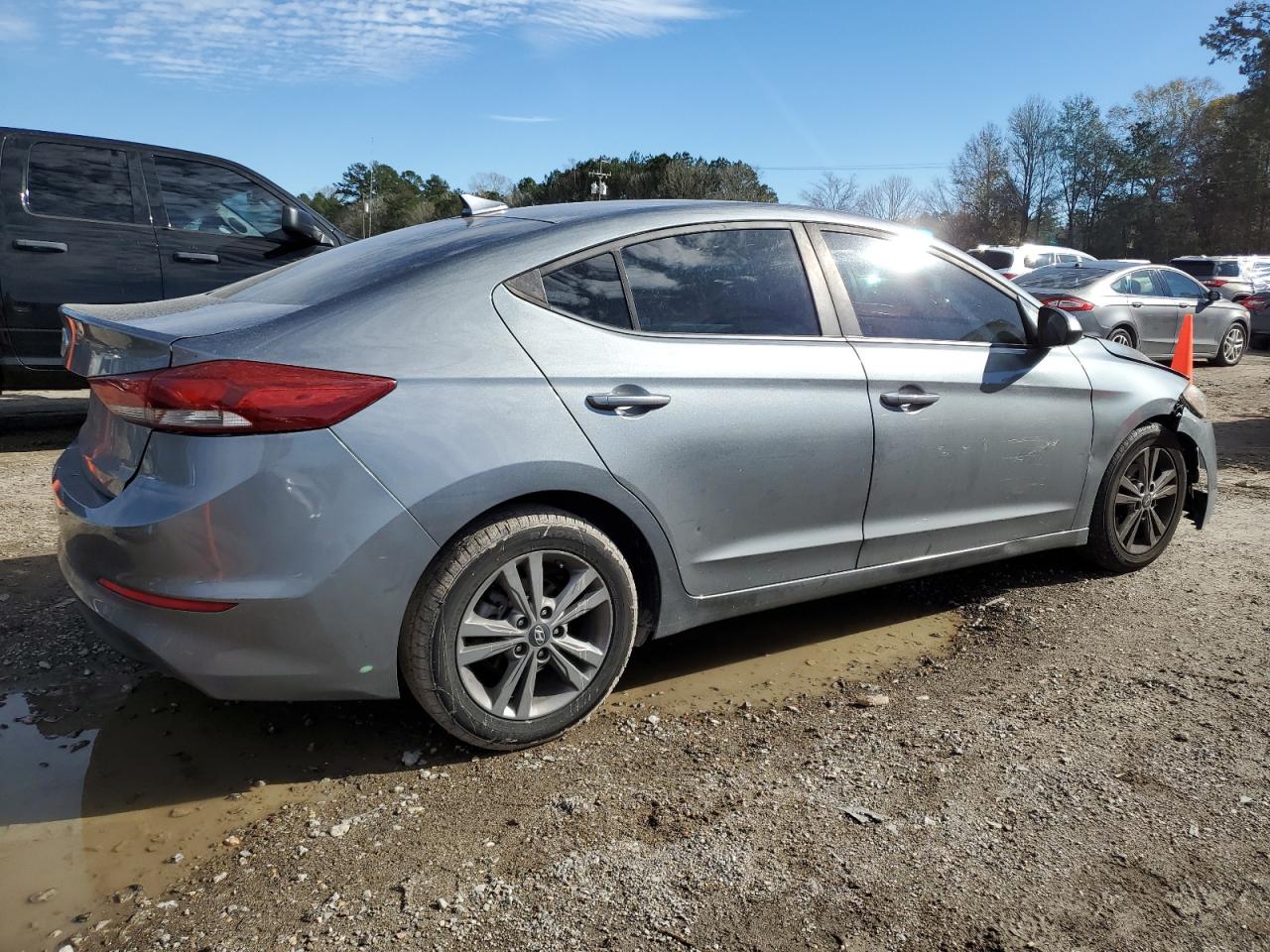 2018 Hyundai Elantra - Image 3