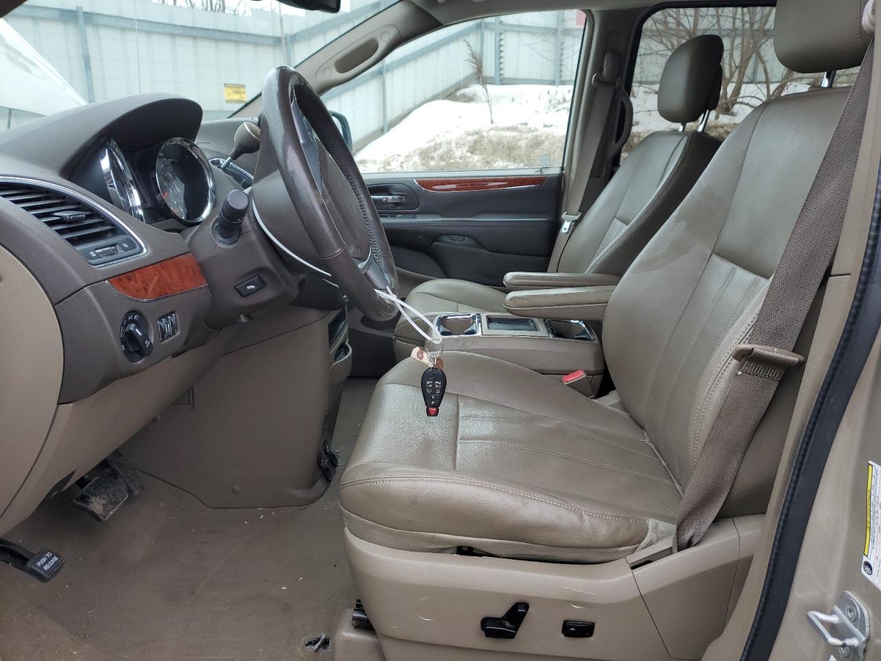 2013 Chrysler Town & Country - Image 7