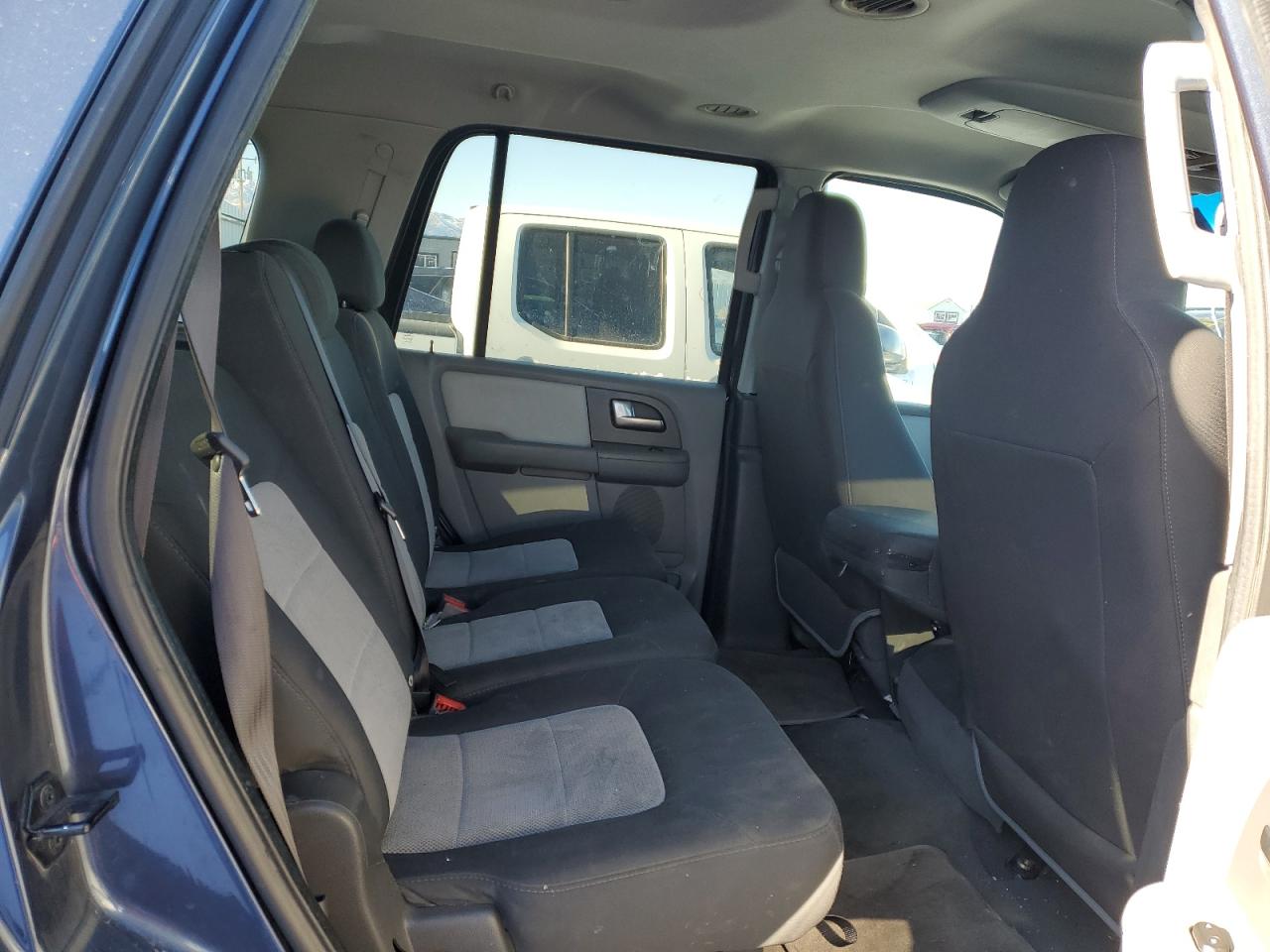 2004 Ford Expedition - Image 11