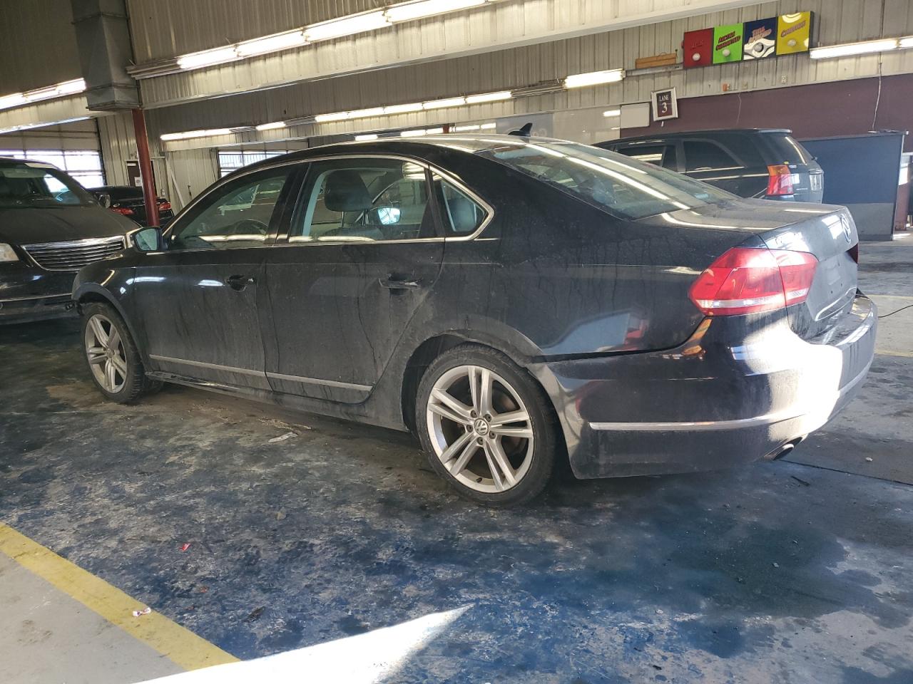 2015 Volkswagen Passat - Image 2
