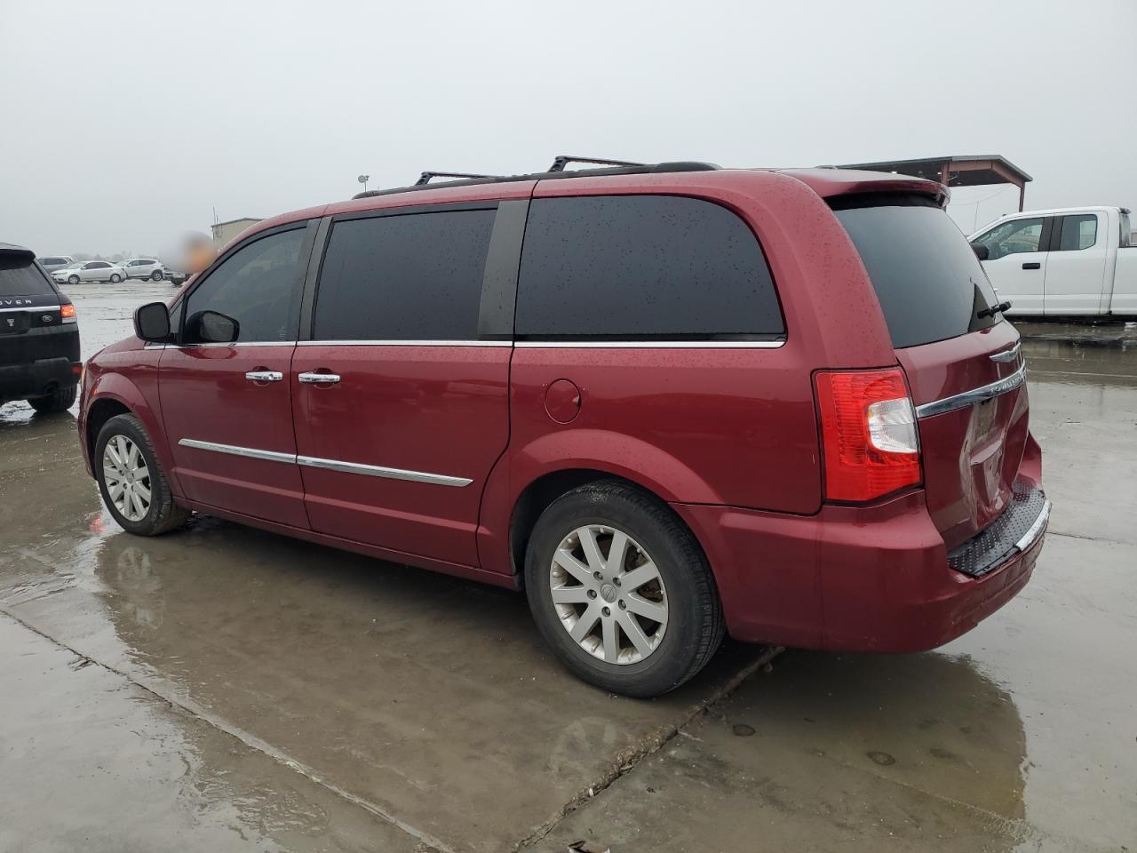 2015 Chrysler Town & Country - Image 2