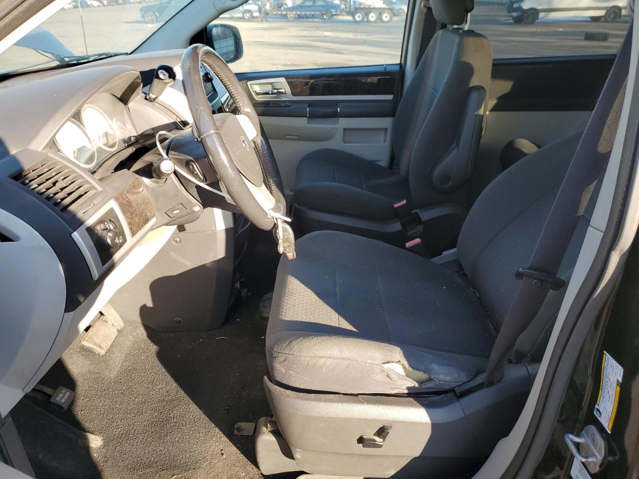 2010 Dodge Caravan - Image 7