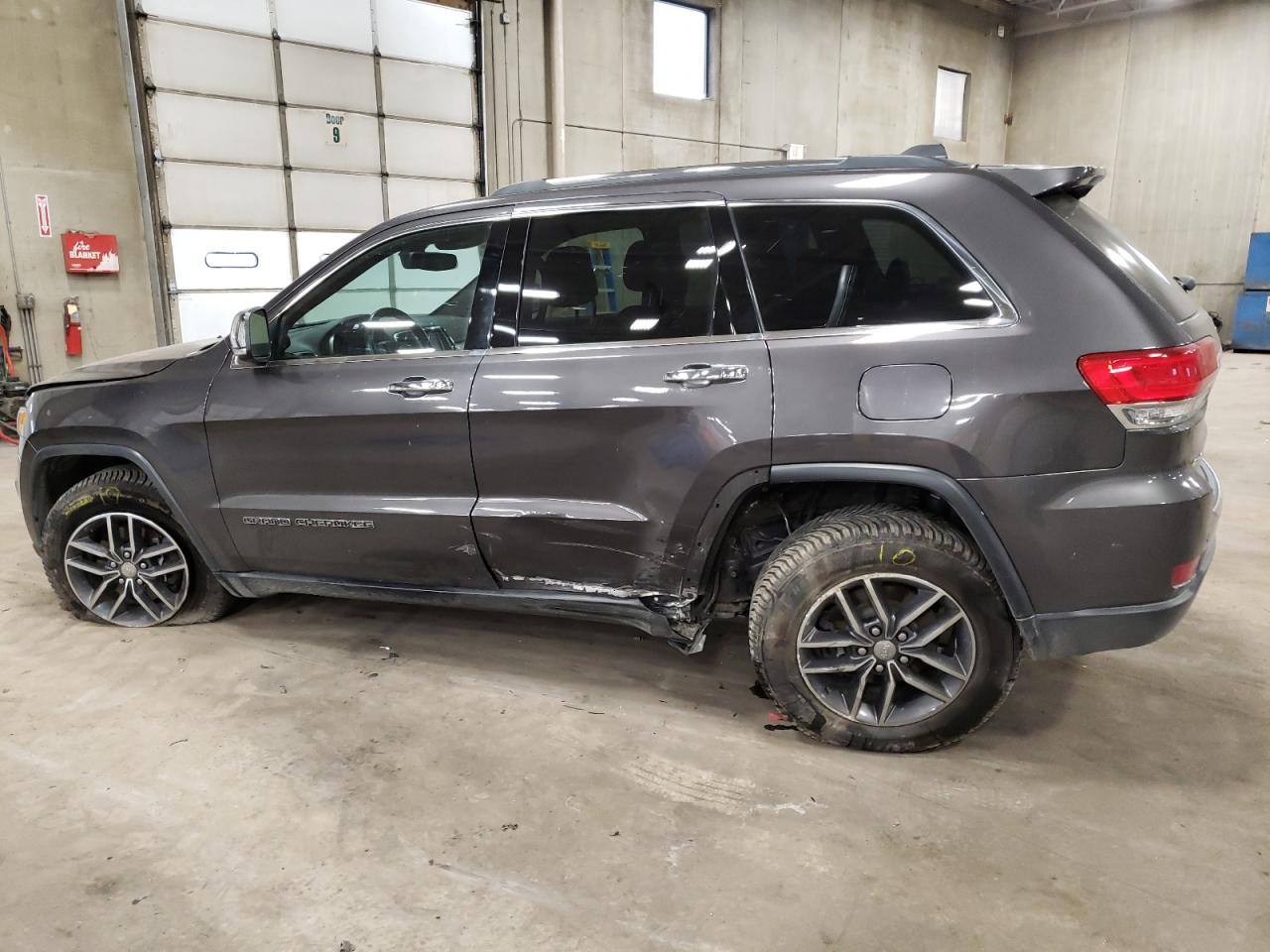 2018 Jeep Grand Cherokee - Image 2