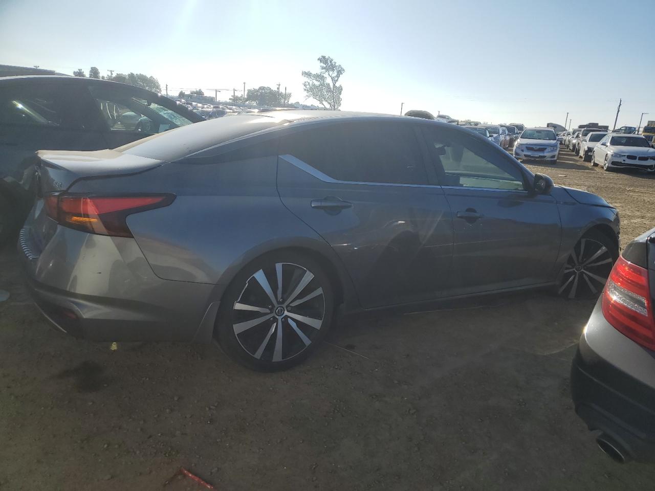 2020 Nissan Altima - Image 3