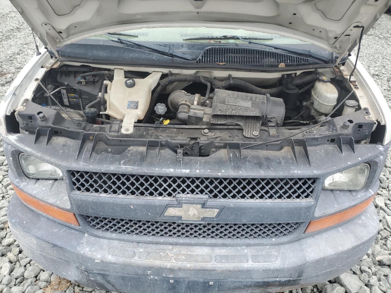 2009 Chevrolet Express - Image 13