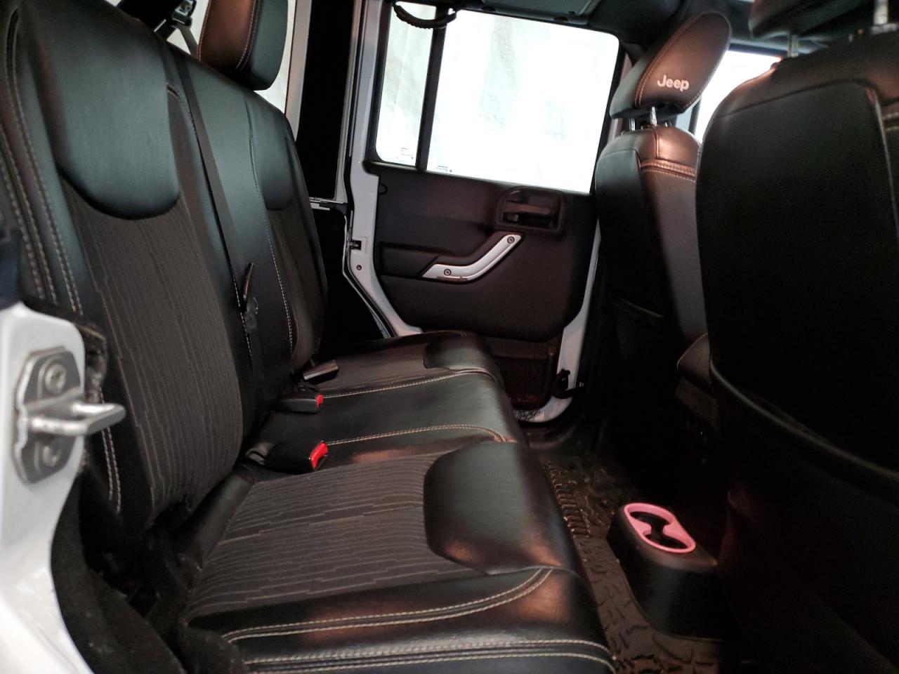 2015 Jeep Wrangler - Image 11