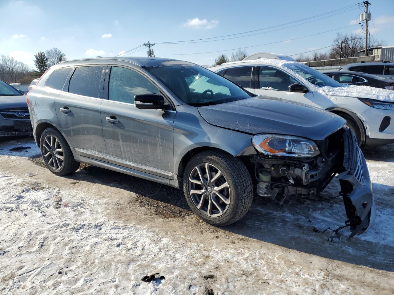 2017 Volvo XC60 - Image 4