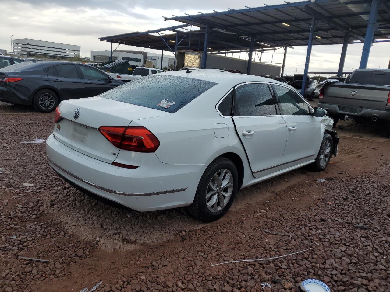 2016 Volkswagen Passat - Image 3