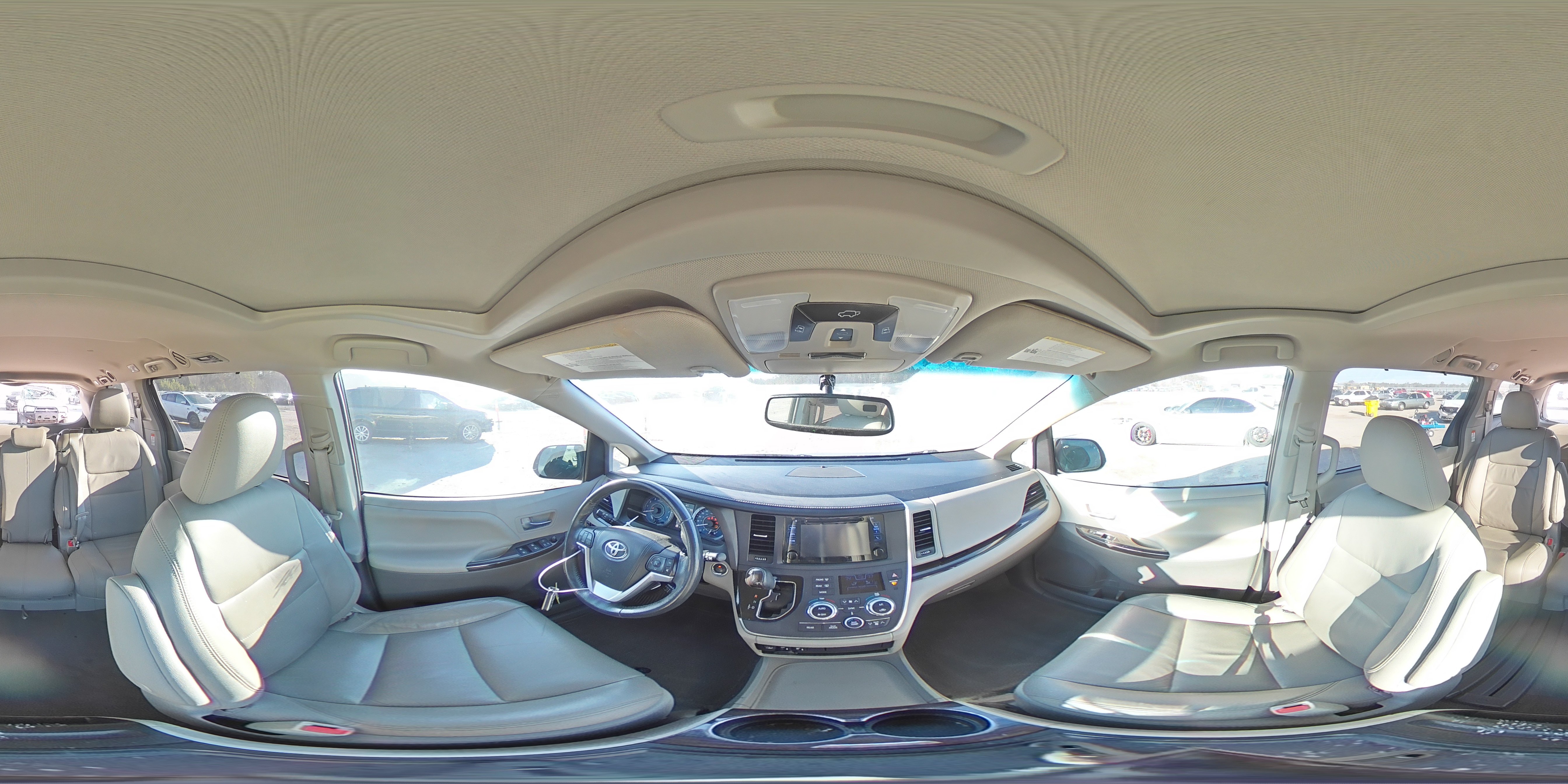 2017 Toyota Sienna - Image 14