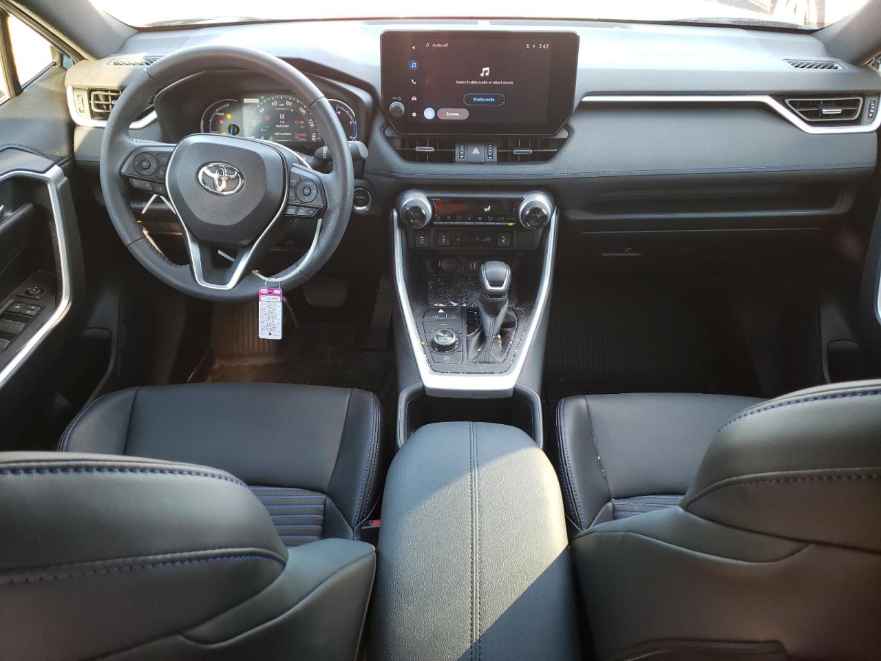 2024 Toyota RAV 4 - Image 8