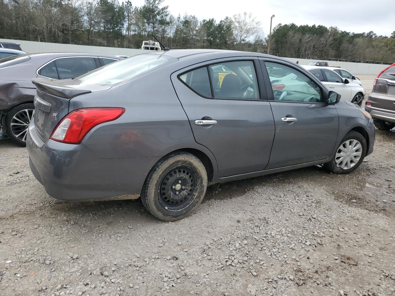 2019 Nissan Versa - Image 3