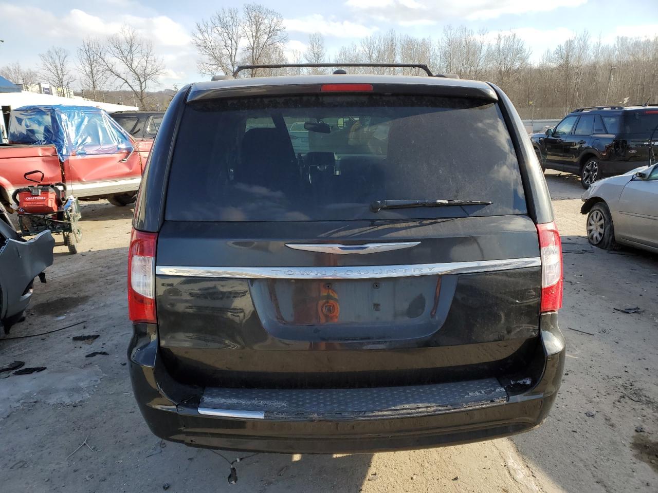 2016 Chrysler Town & Country - Image 6