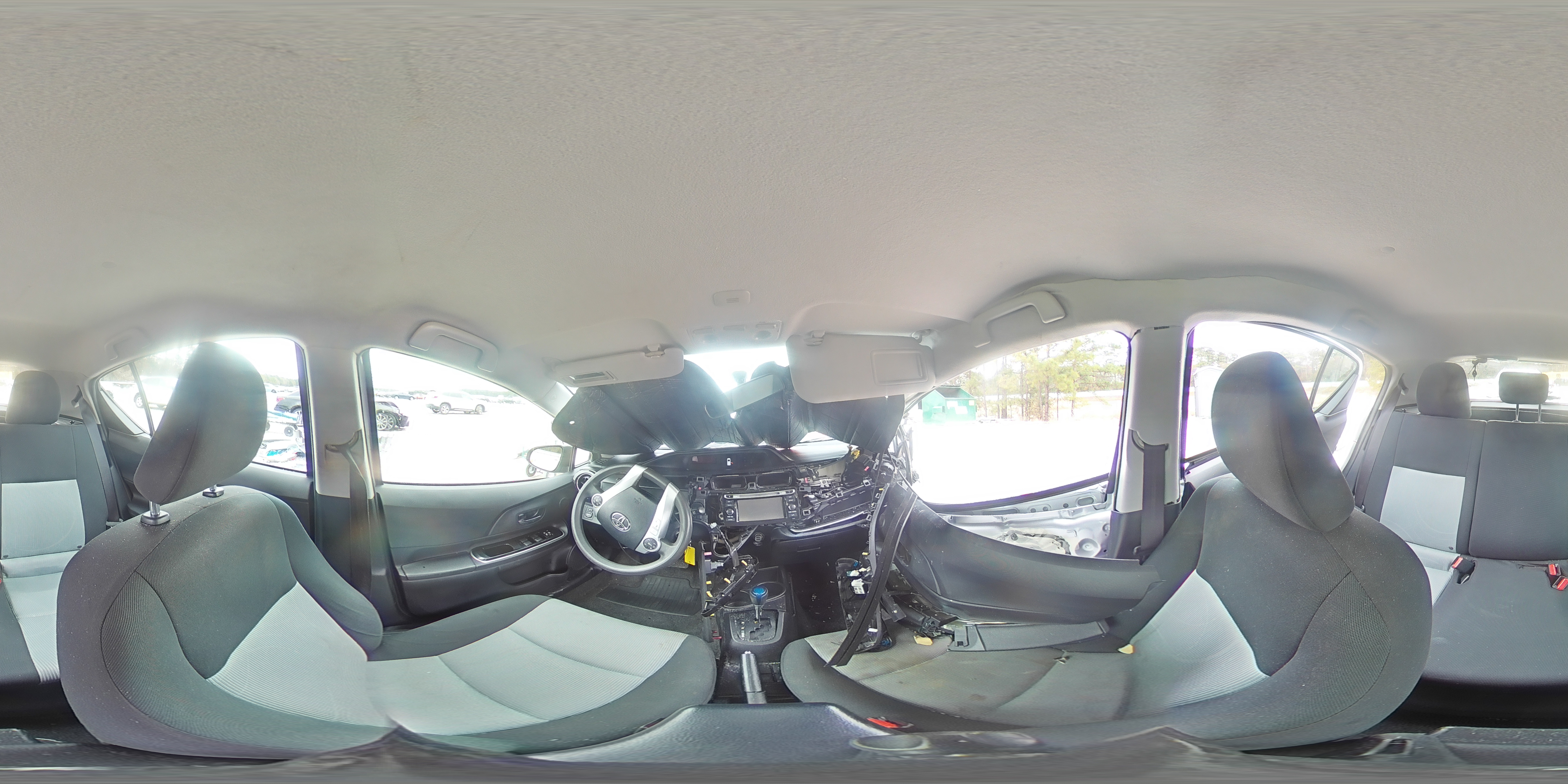 2015 Toyota Prius - Image 16