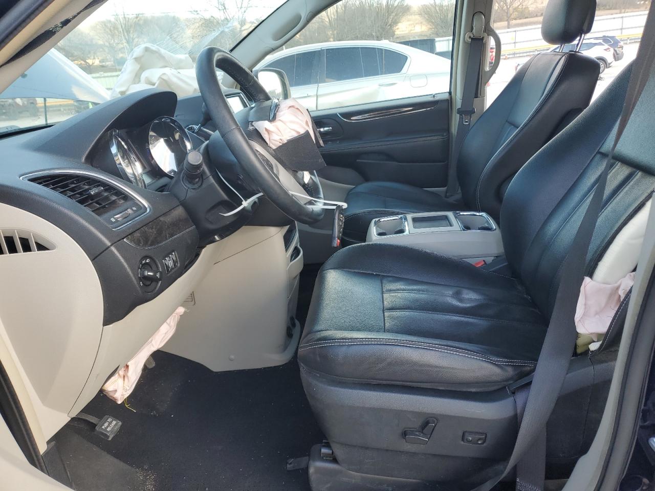 2015 Chrysler Town & Country - Image 7