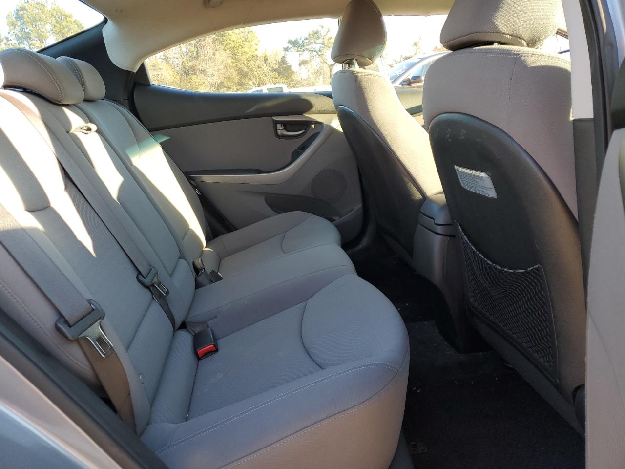 2015 Hyundai Elantra - Image 10