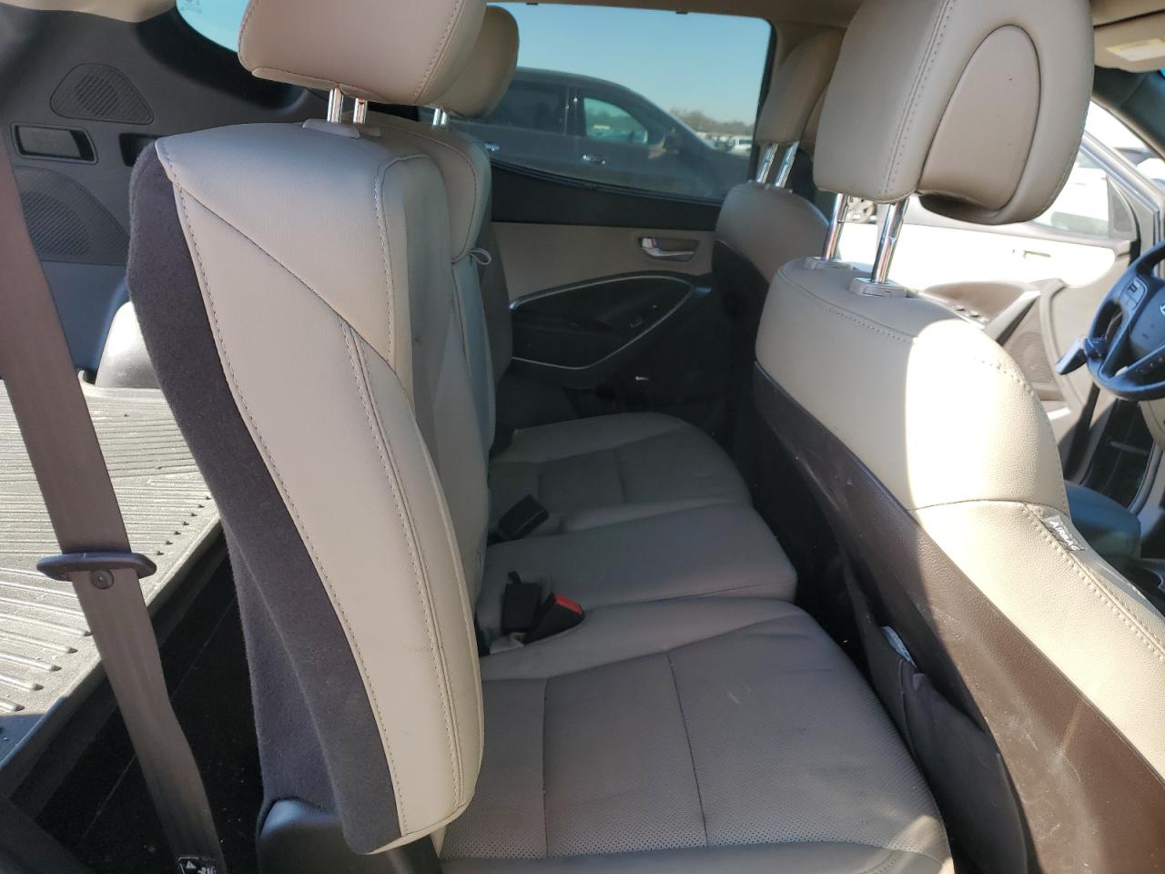 2017 Hyundai Santa Fe - Image 11