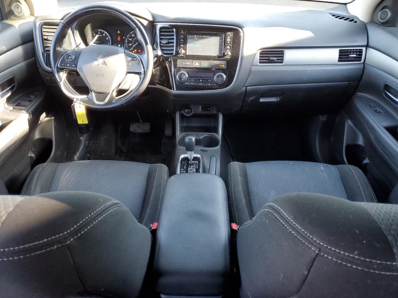 2016 Mitsubishi Outlander - Image 8