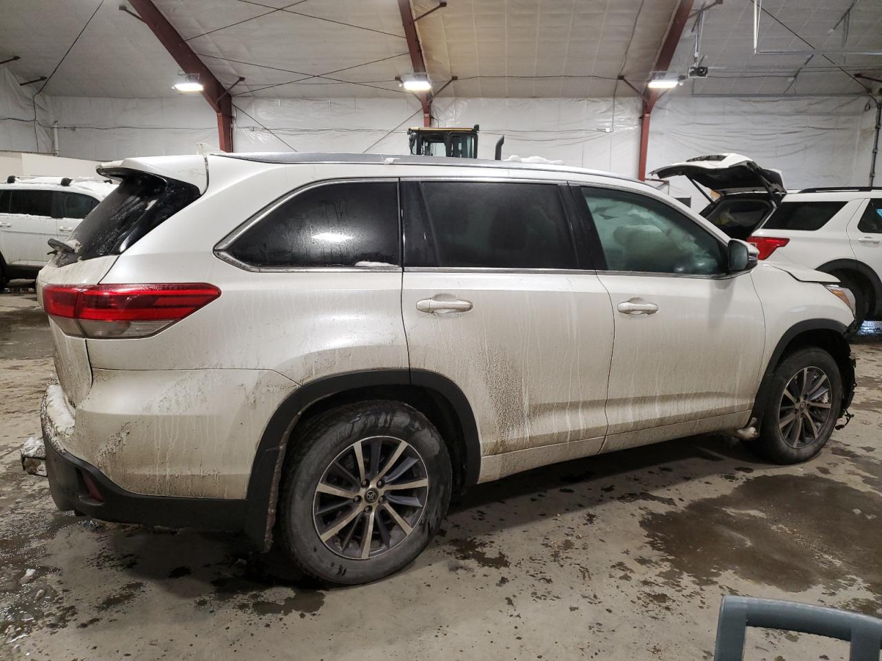 2017 Toyota Highlander - Image 3