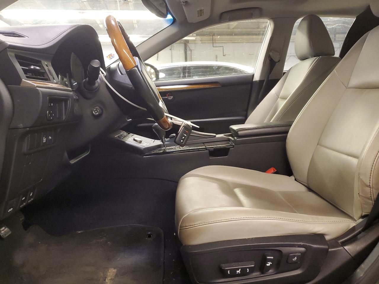 2013 Lexus ES - Image 7