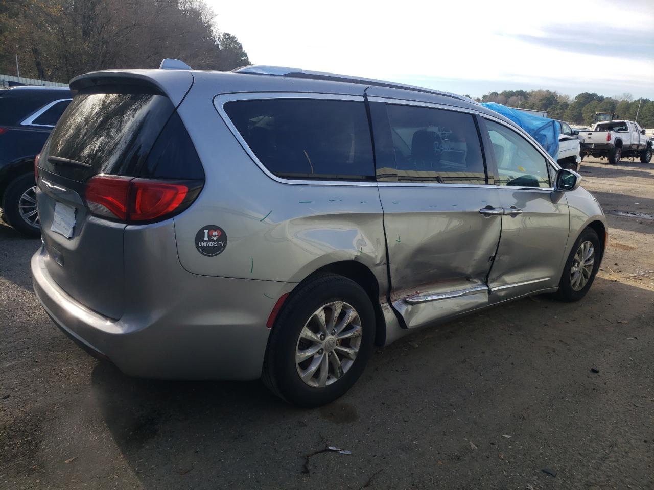 2019 Chrysler Pacifica - Image 3
