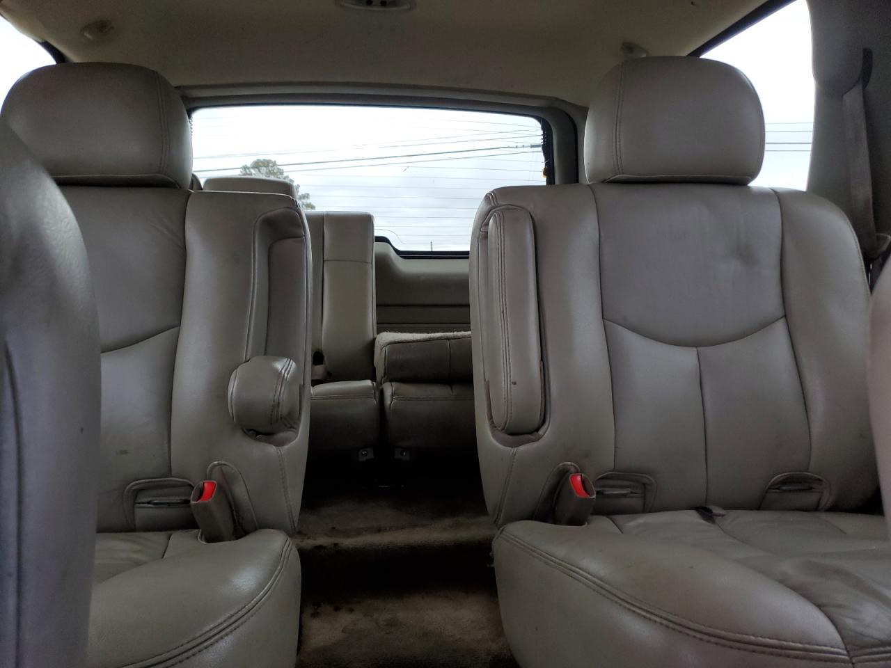 2005 Chevrolet Tahoe - Image 10