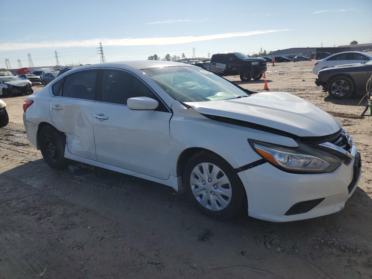 2017 Nissan Altima - Image 4