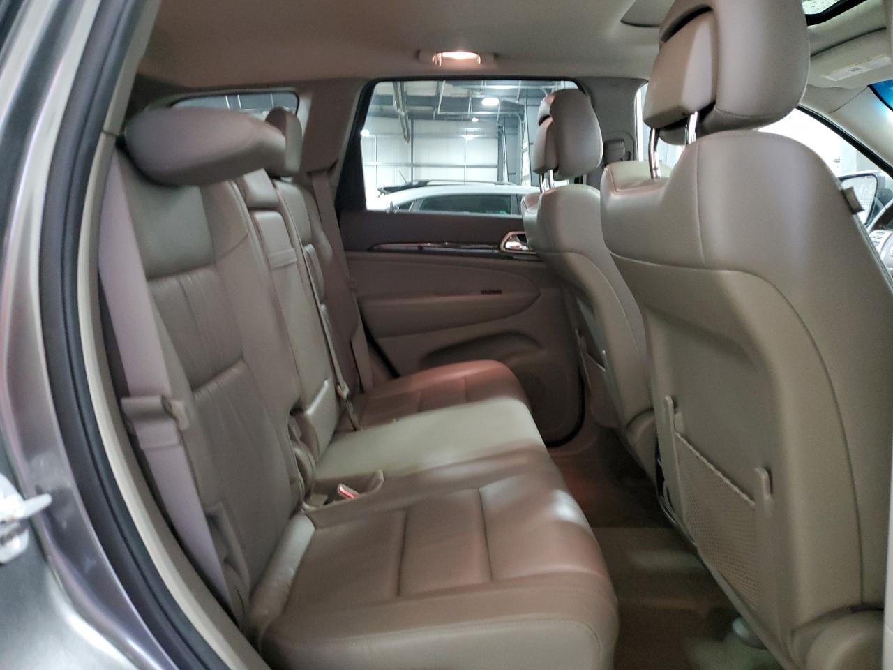2012 Jeep Grand Cherokee - Image 11