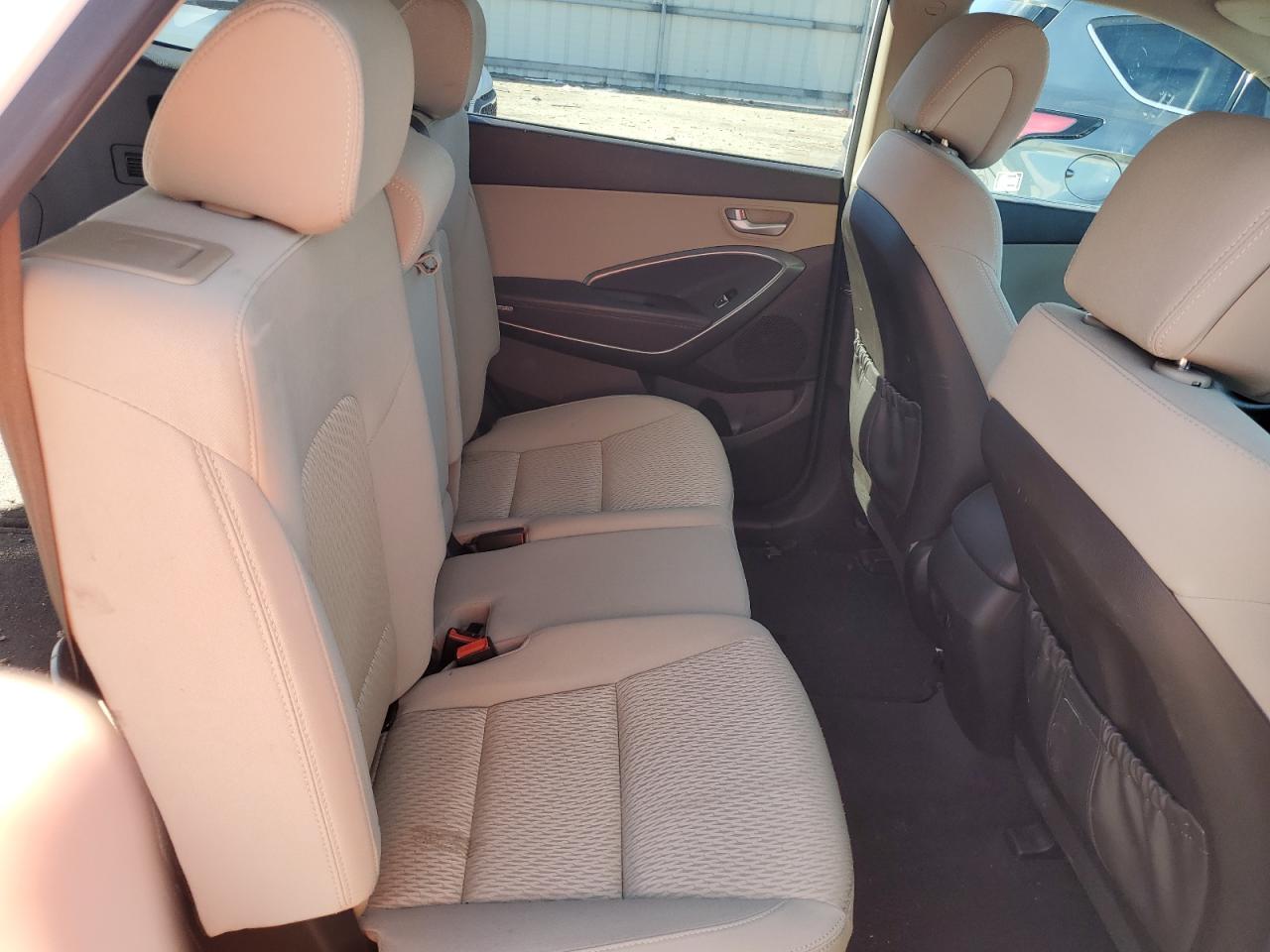 2017 Hyundai Santa Fe - Image 11