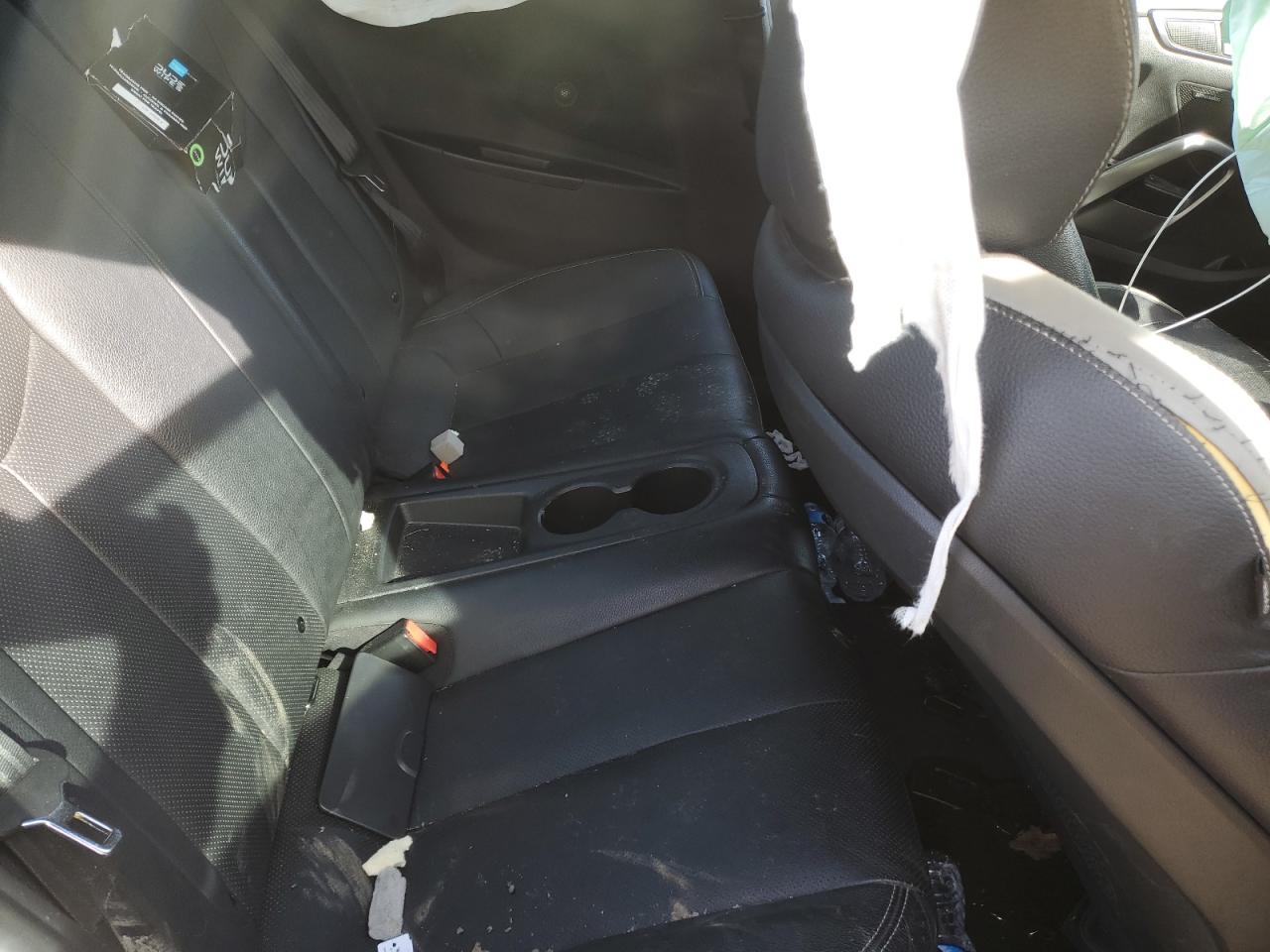 2016 Hyundai Veloster - Image 11