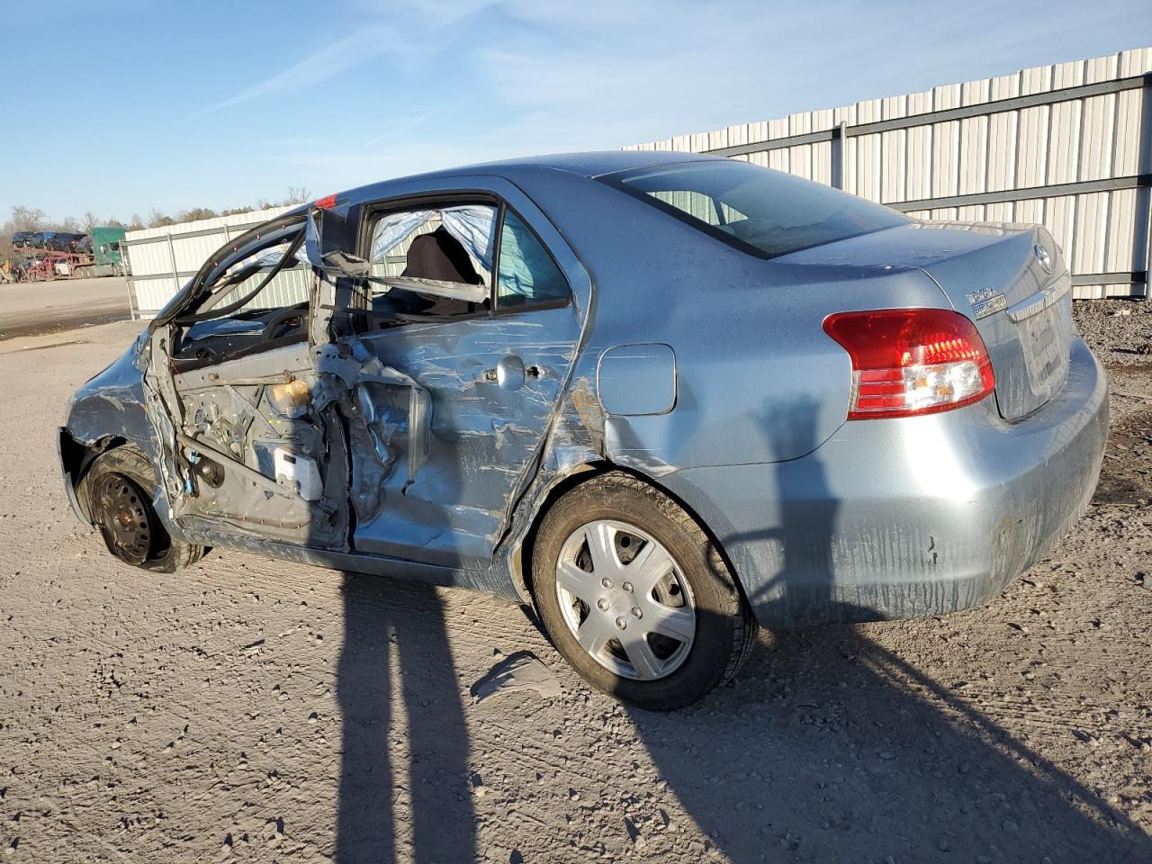 2010 Toyota Yaris - Image 2