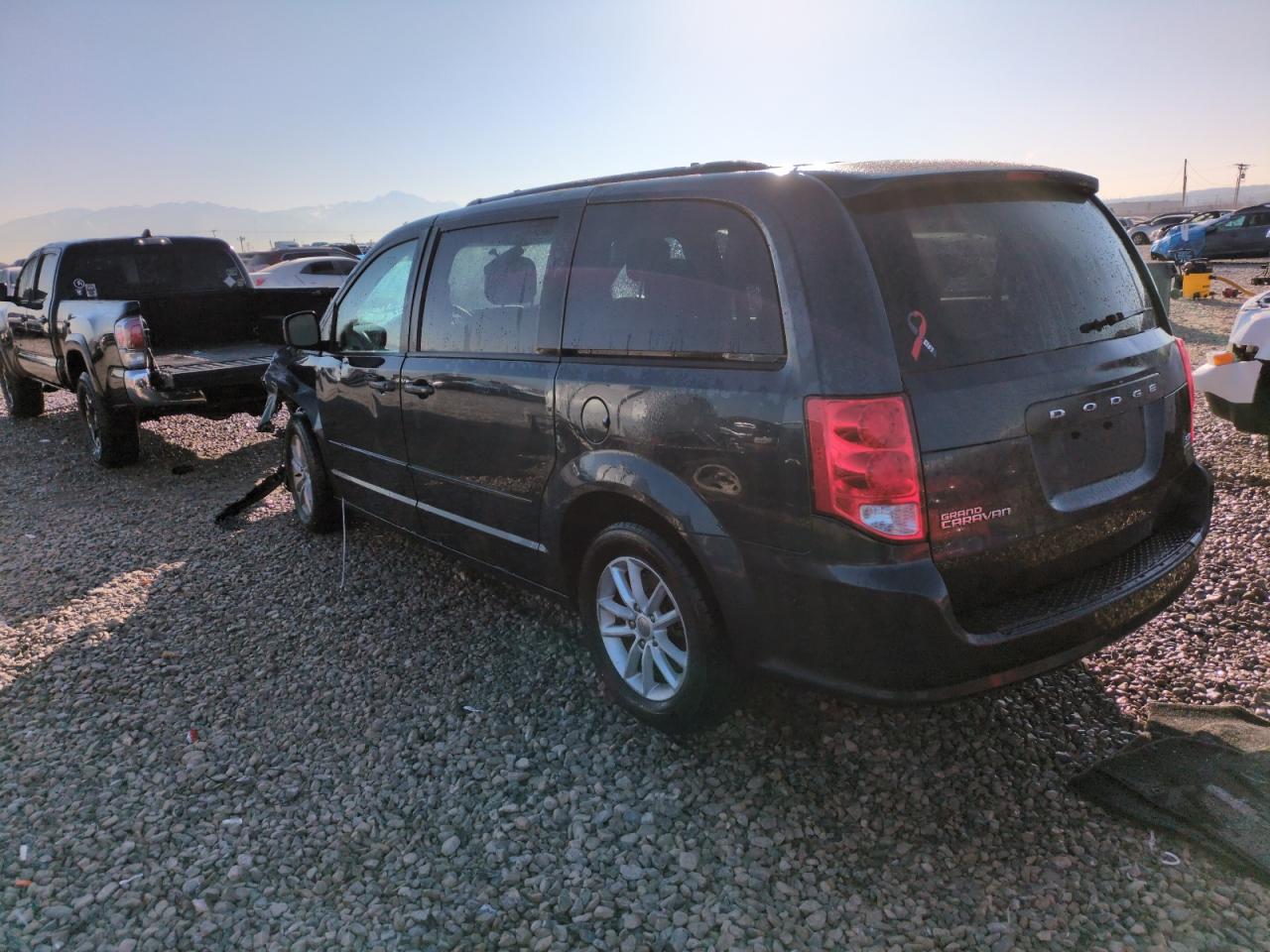 2014 Dodge Caravan - Image 2