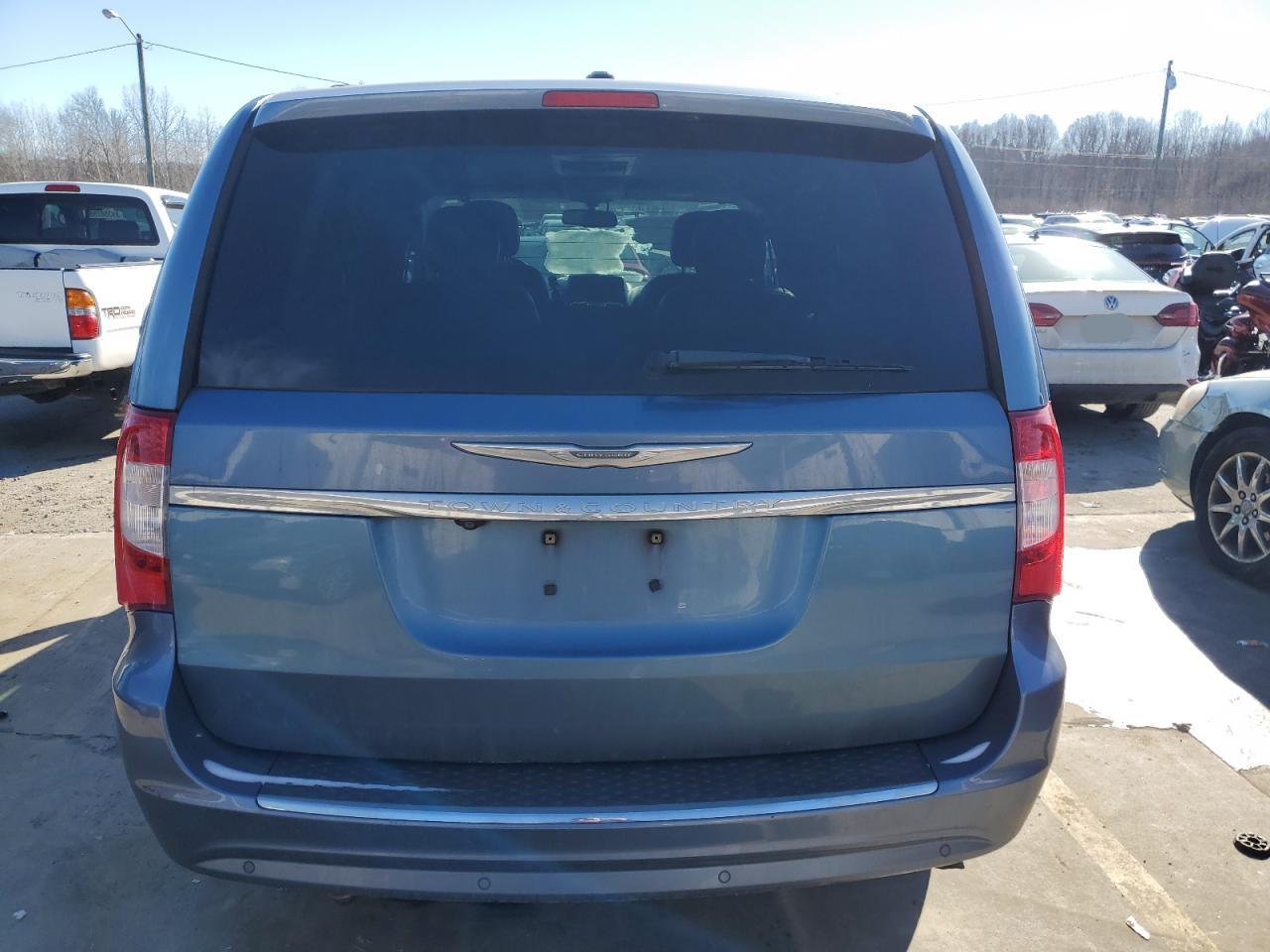 2011 Chrysler Town & Country - Image 6