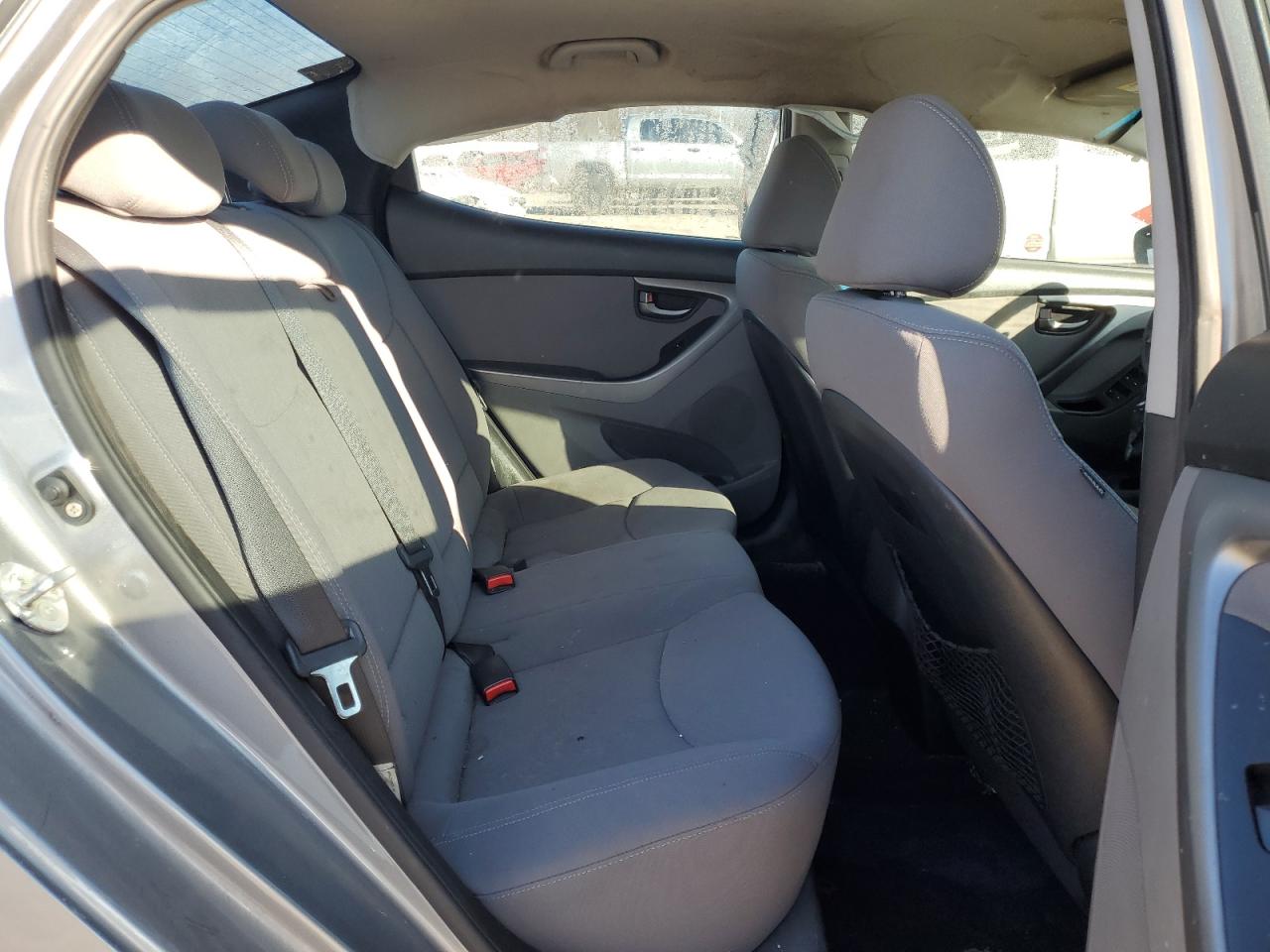 2016 Hyundai Elantra - Image 10