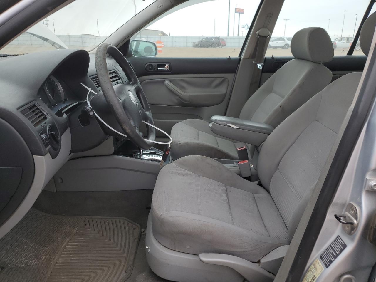 2005 Volkswagen Jetta - Image 7