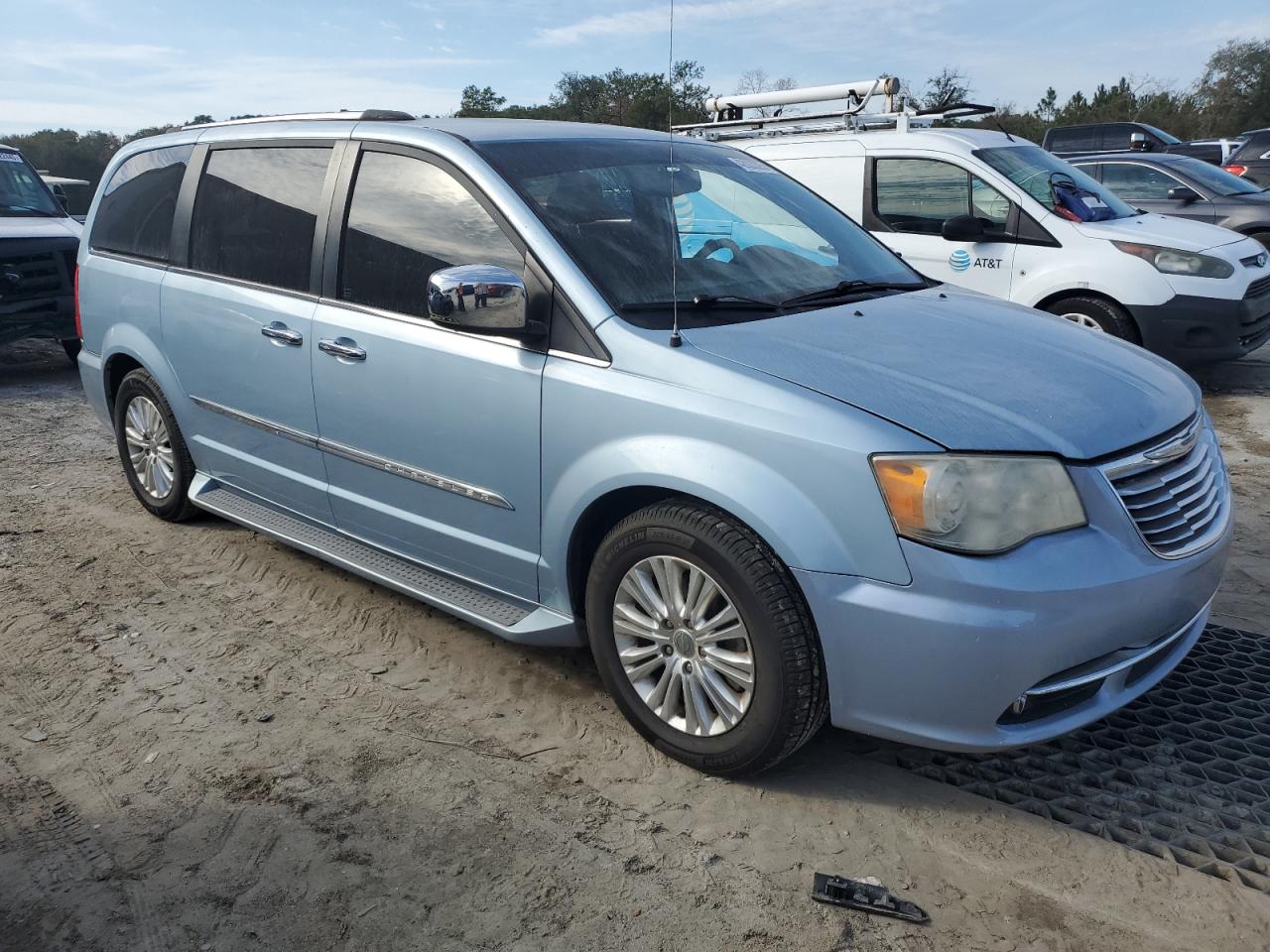 2013 Chrysler Town & Country - Image 4
